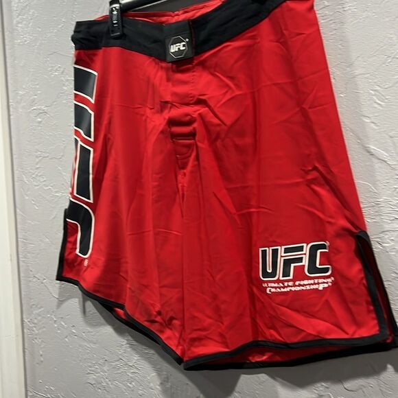 🔥🔥 UFC Ultimate Fighting Championship Red Training Shorts Men Sz 36 - PERFECT - Picture 3 of 13